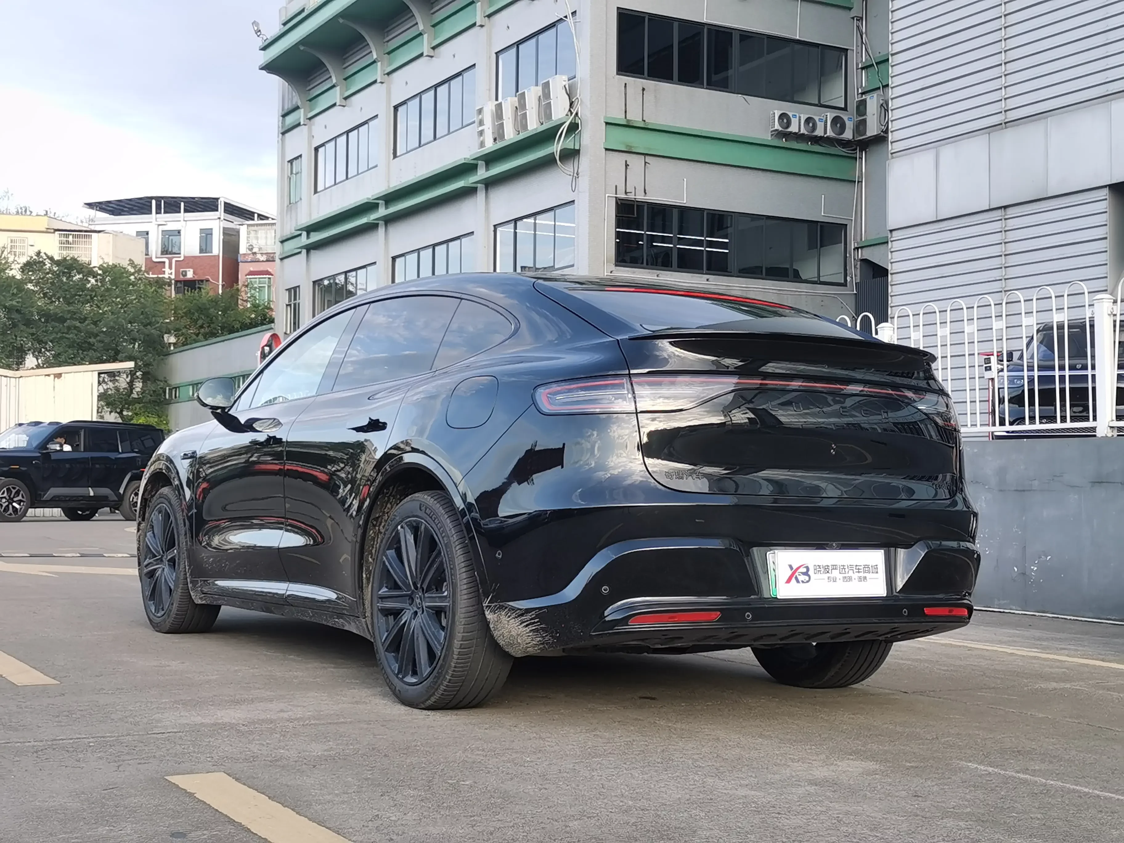 Luxeed Zhijie R7