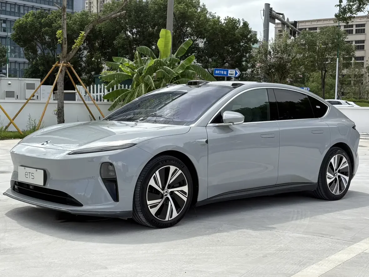 NIO ET5