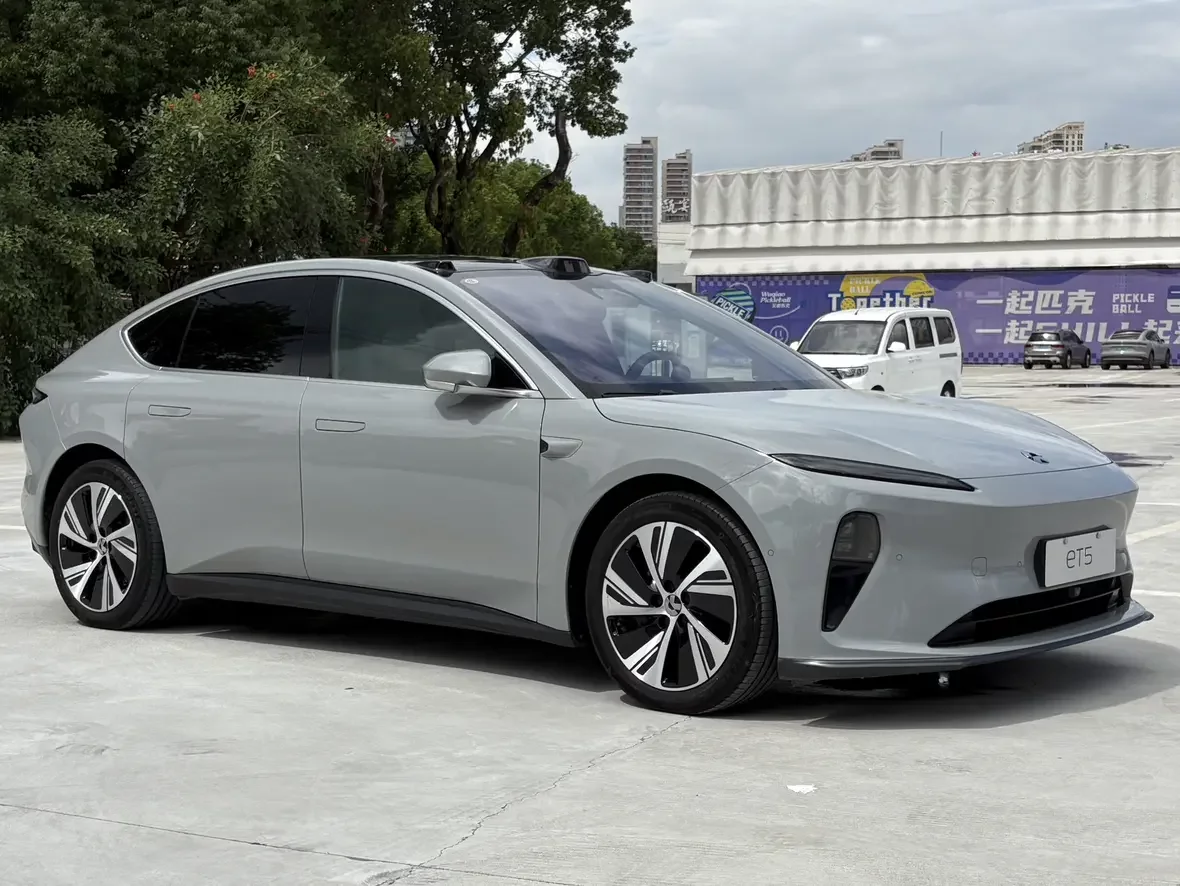 NIO ET5