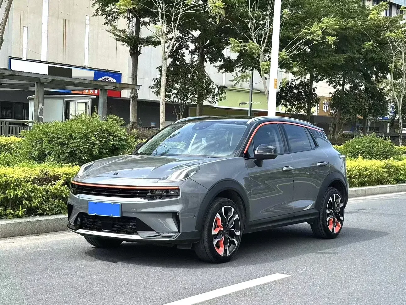 Lynk & Co 06