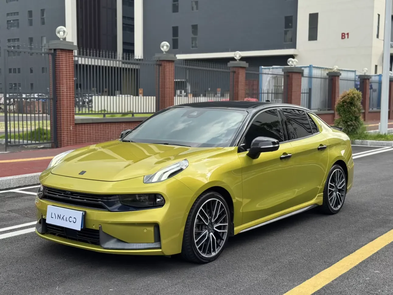 Lynk & Co 03