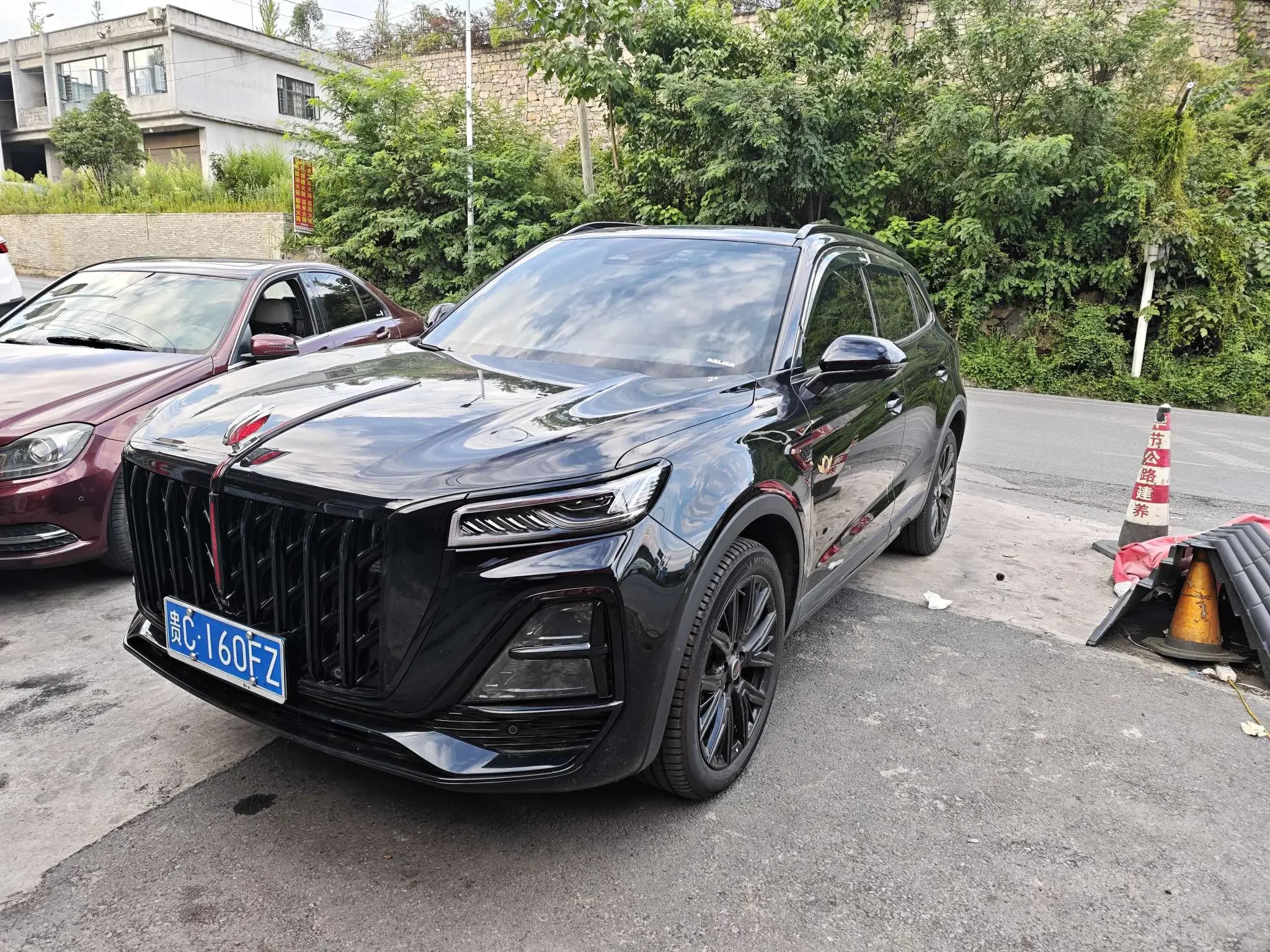 Hongqi HS5