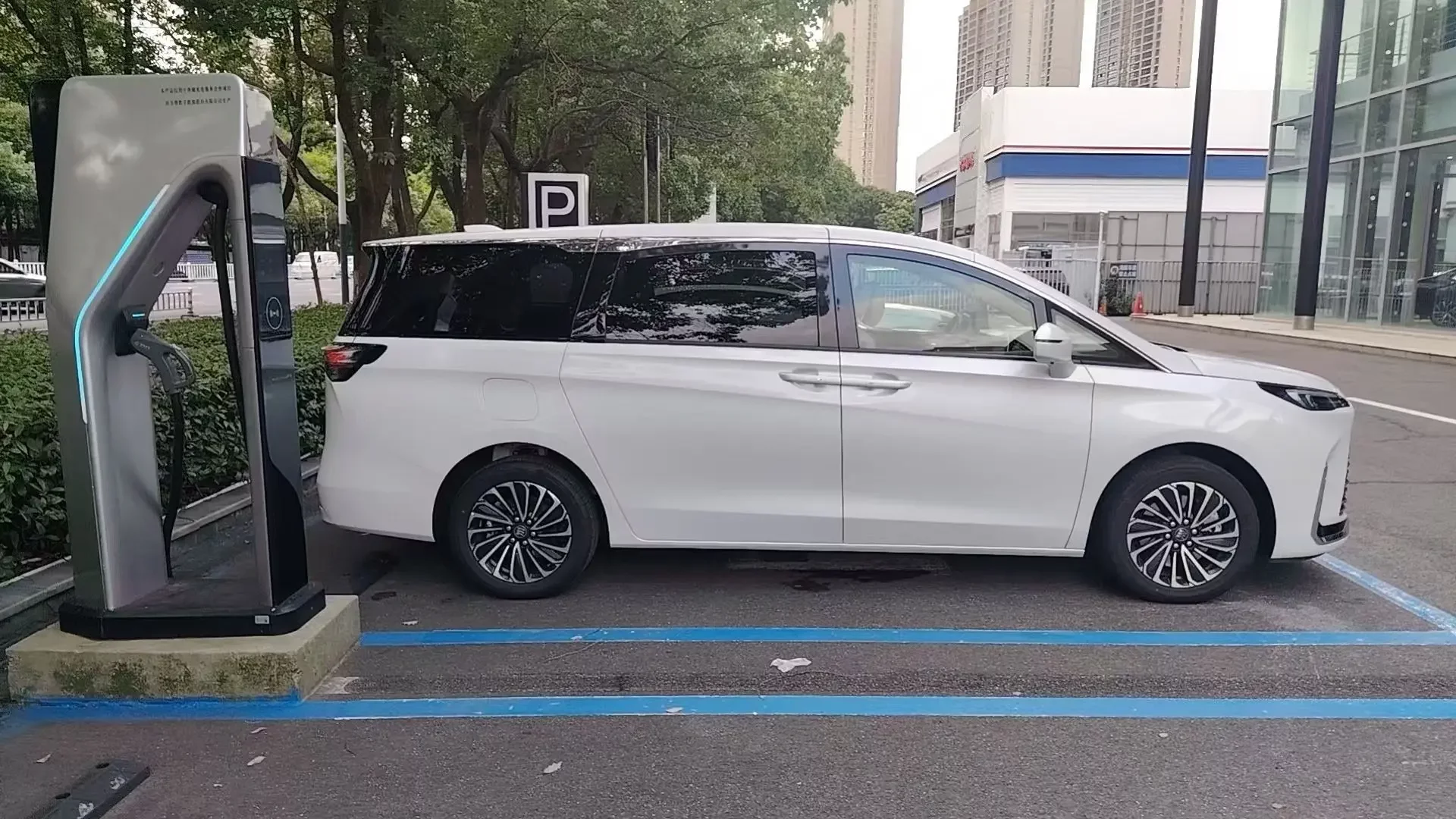 Buick GL8 PHEV