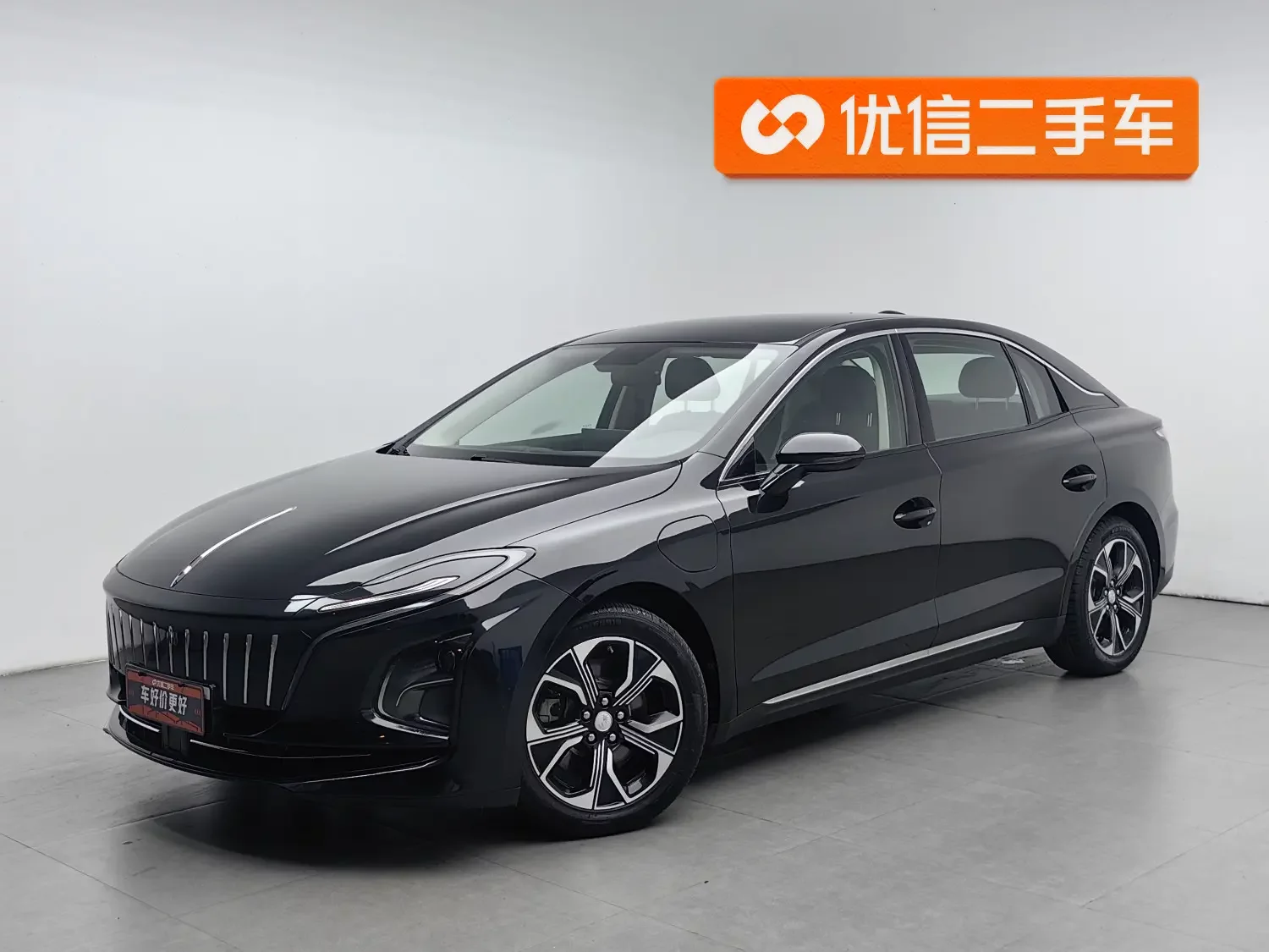 Hongqi E-QM5  из Китая