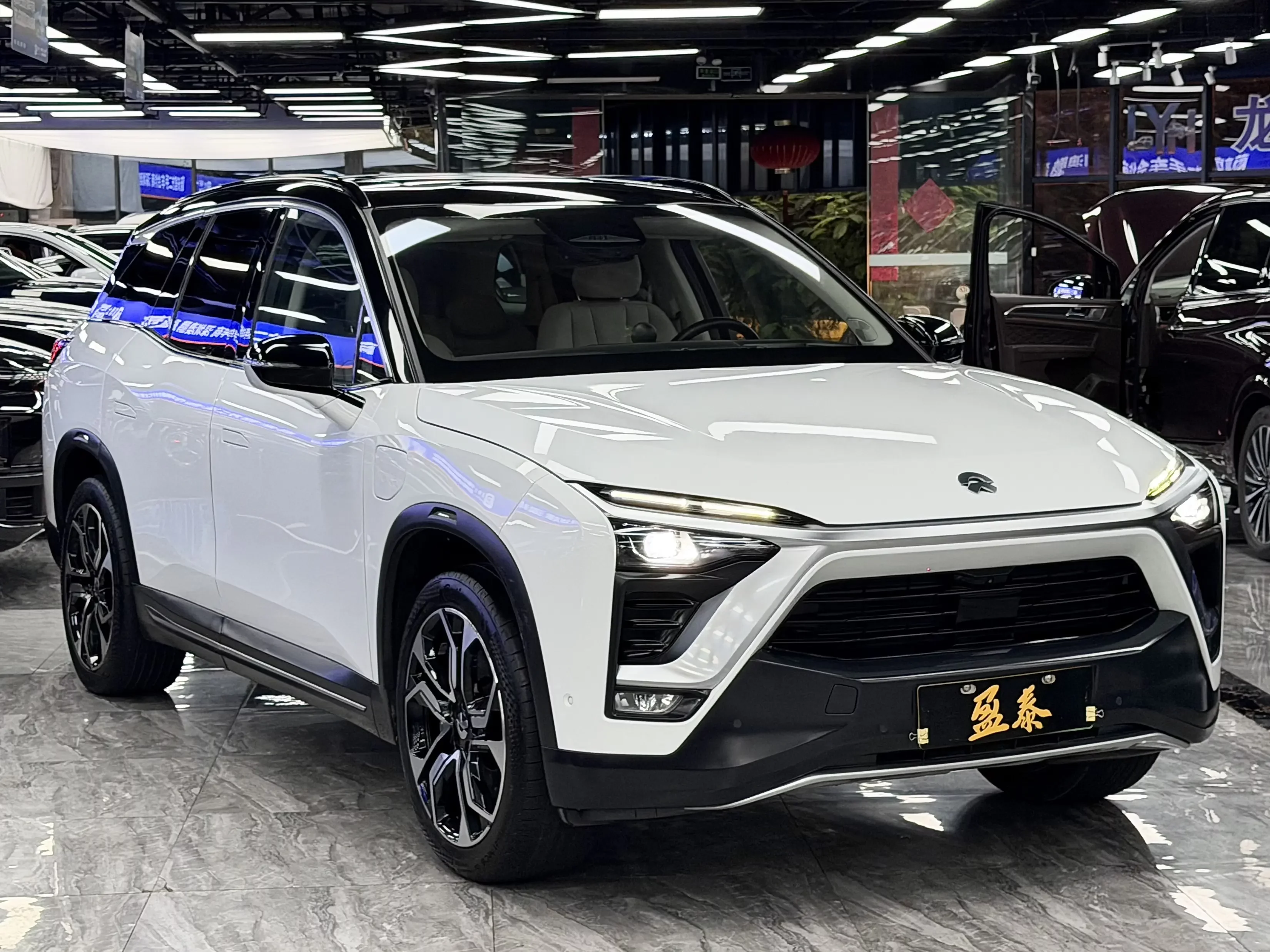 NIO ES8