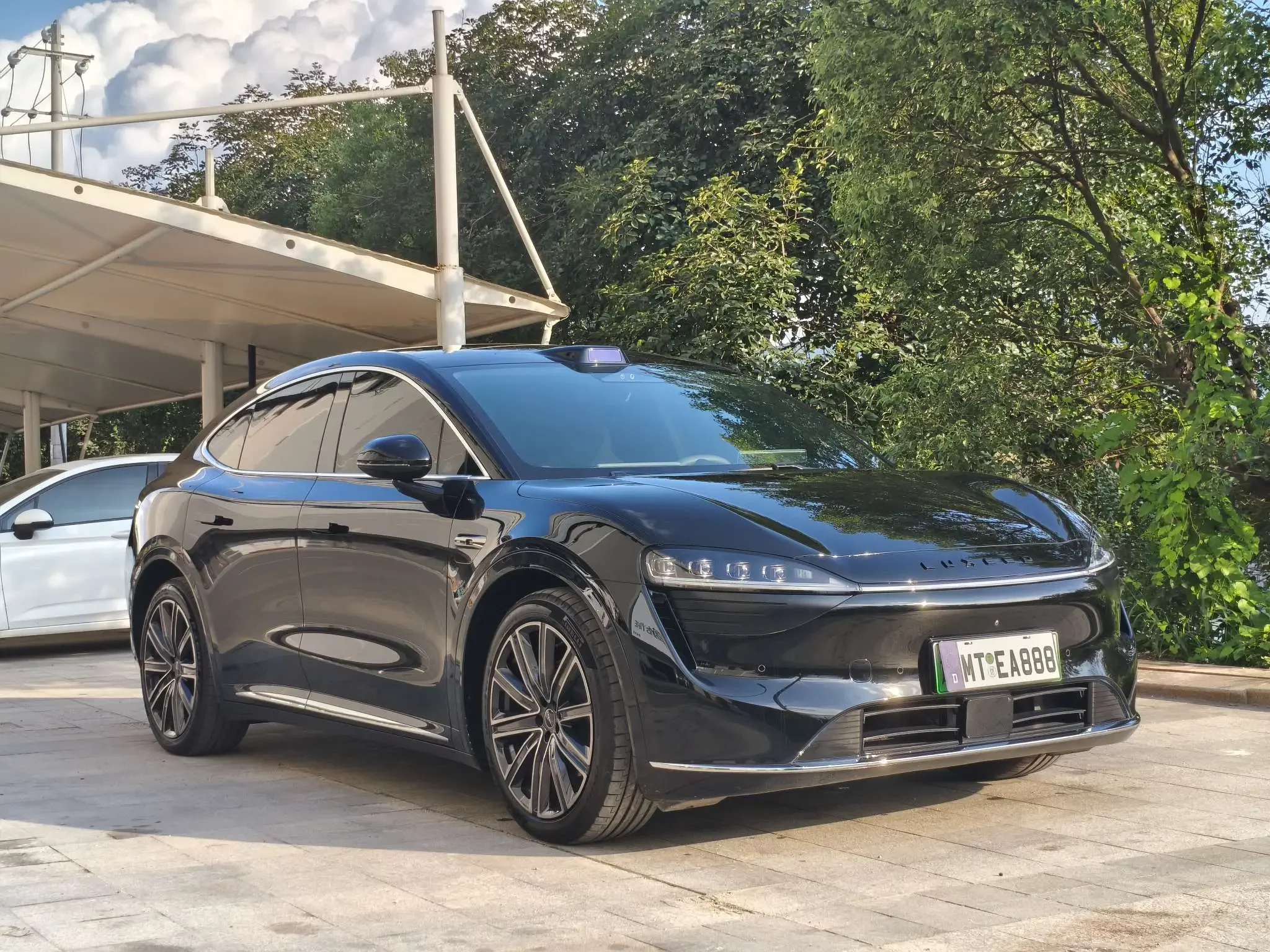 Luxeed Zhijie R7