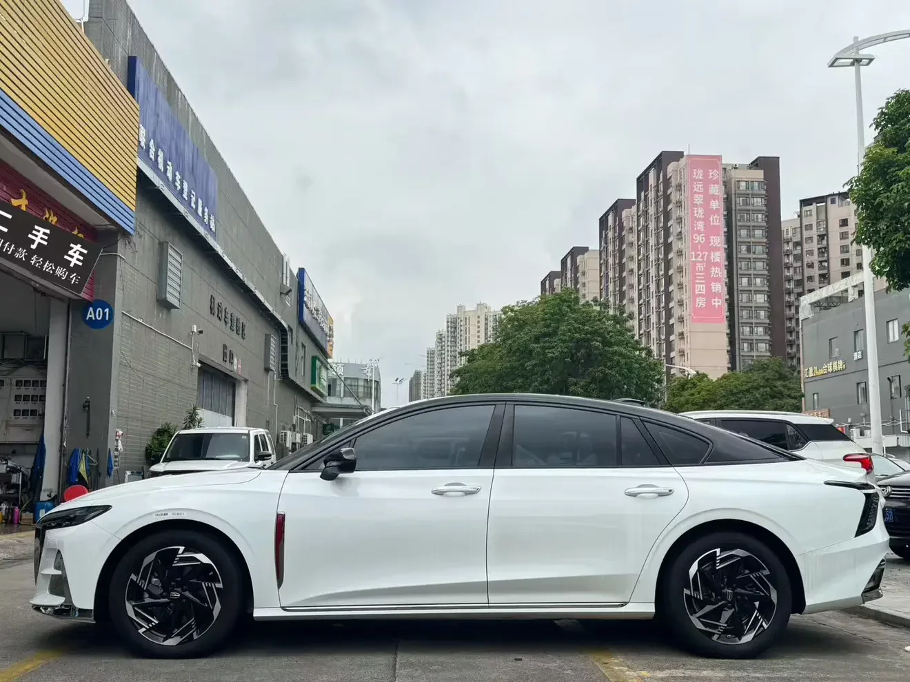 Hongqi H6