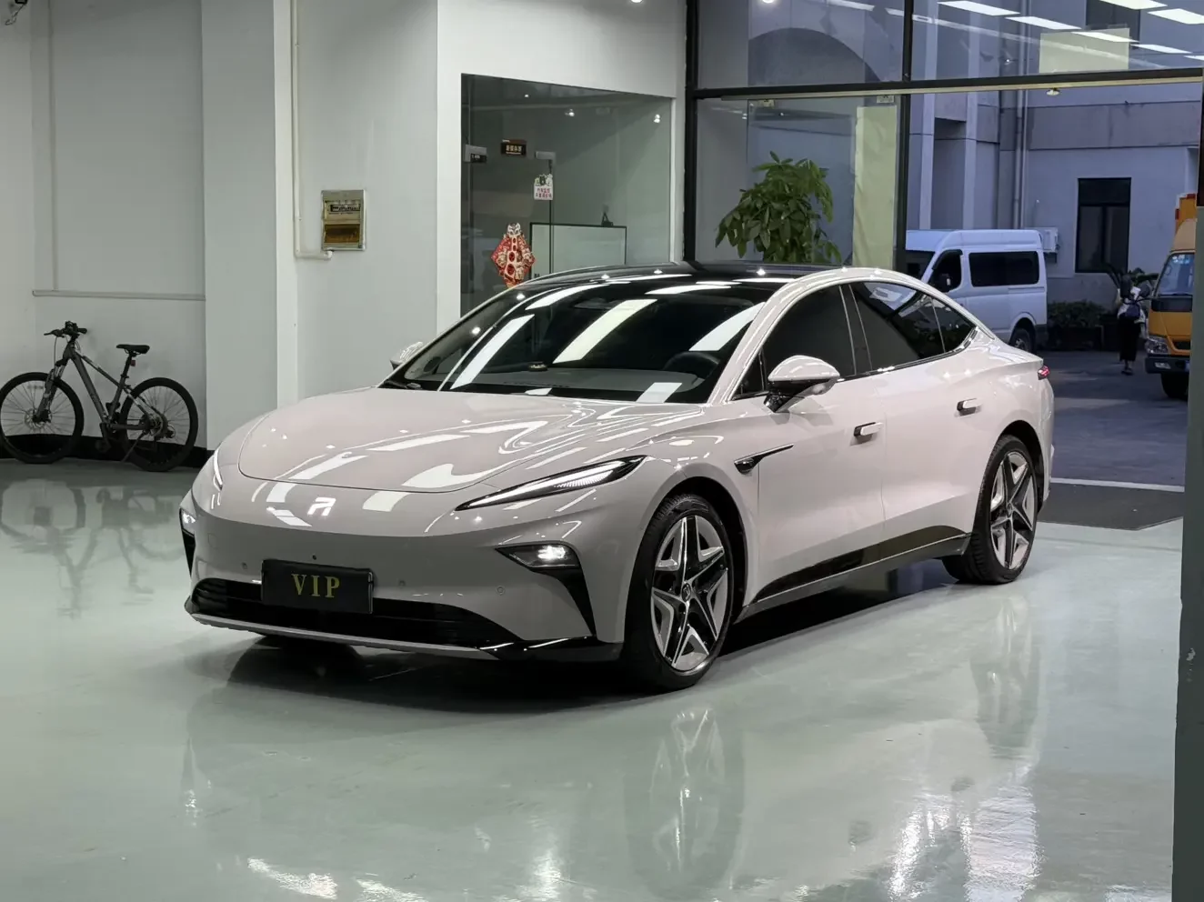 Rising Auto Feifan F7