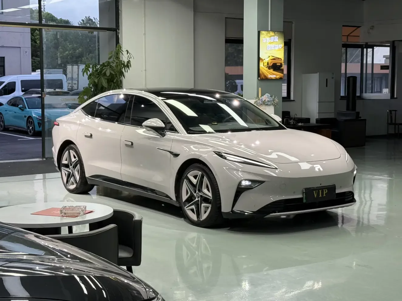 Rising Auto Feifan F7