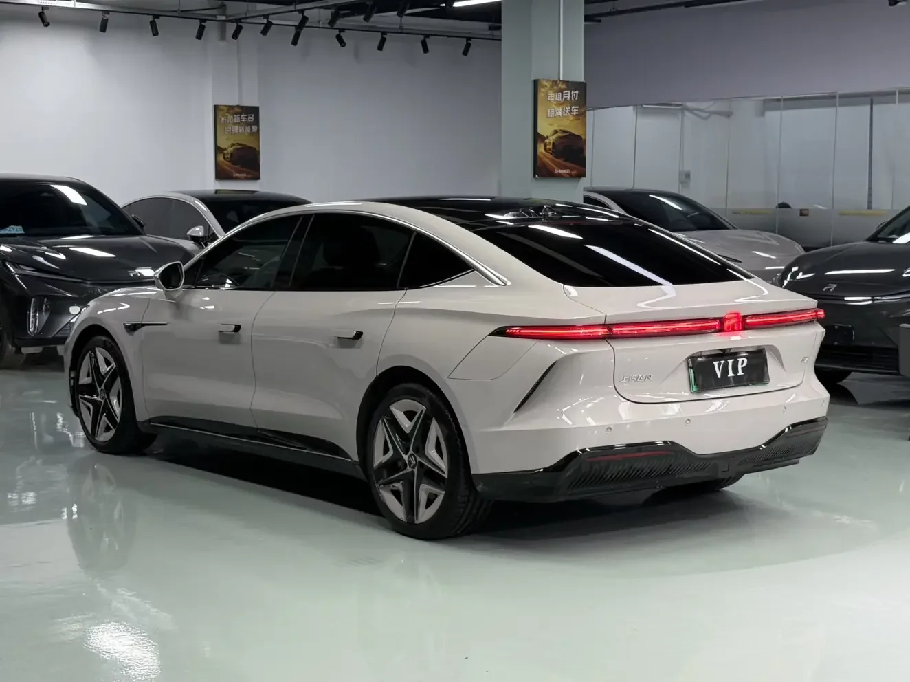 Rising Auto Feifan F7
