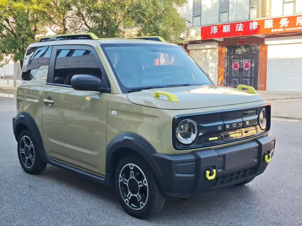 Geely panda
