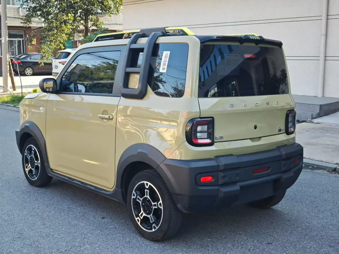 Geely panda