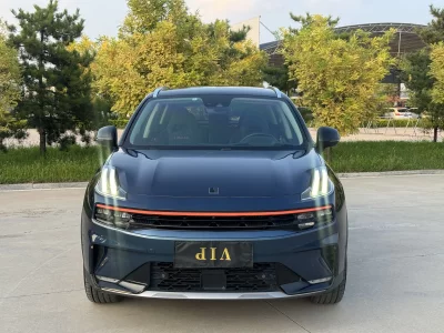 Lynk & Co 06