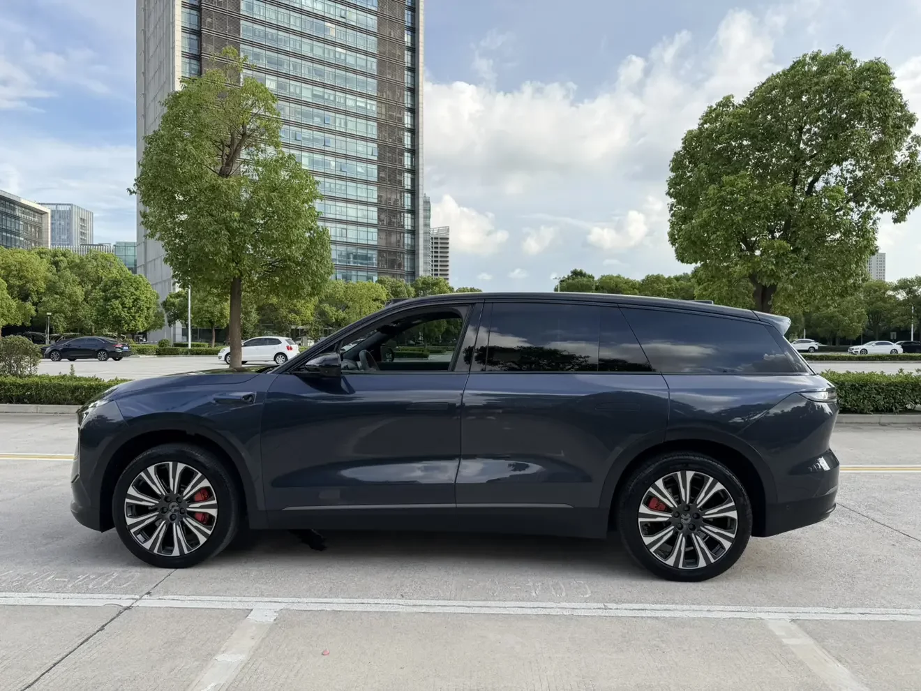 NIO ES8