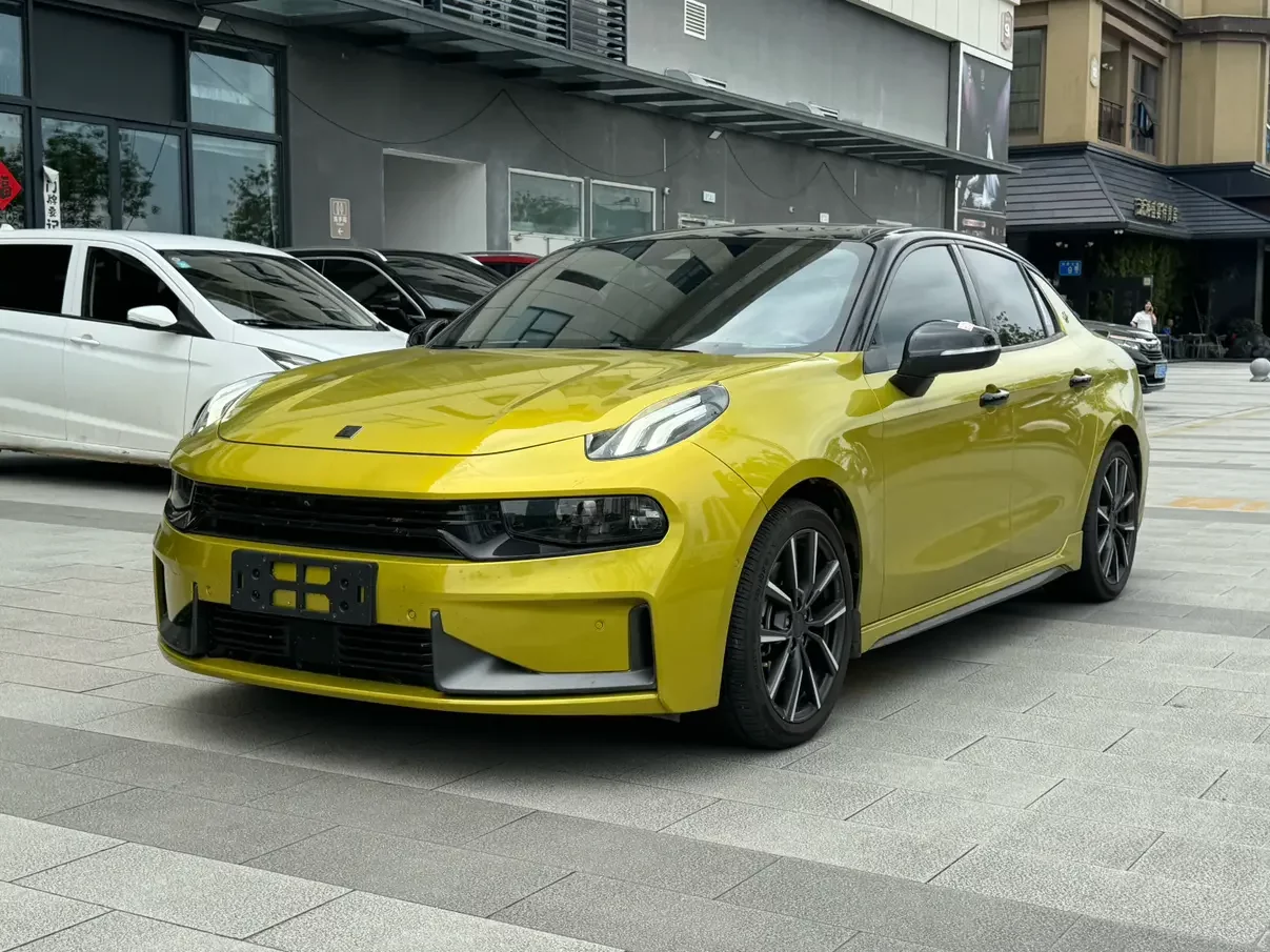 Lynk & Co 03