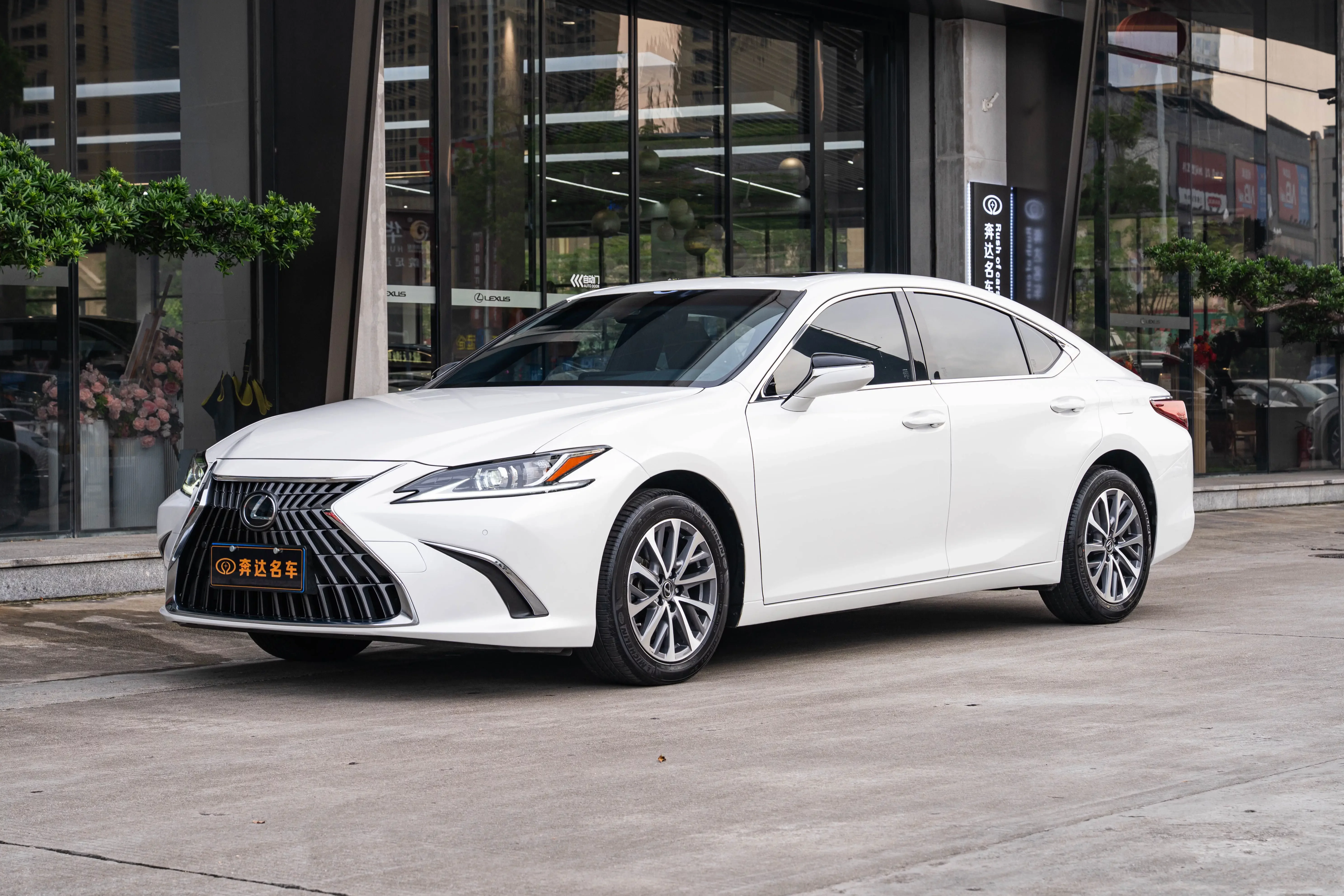 Lexus ES