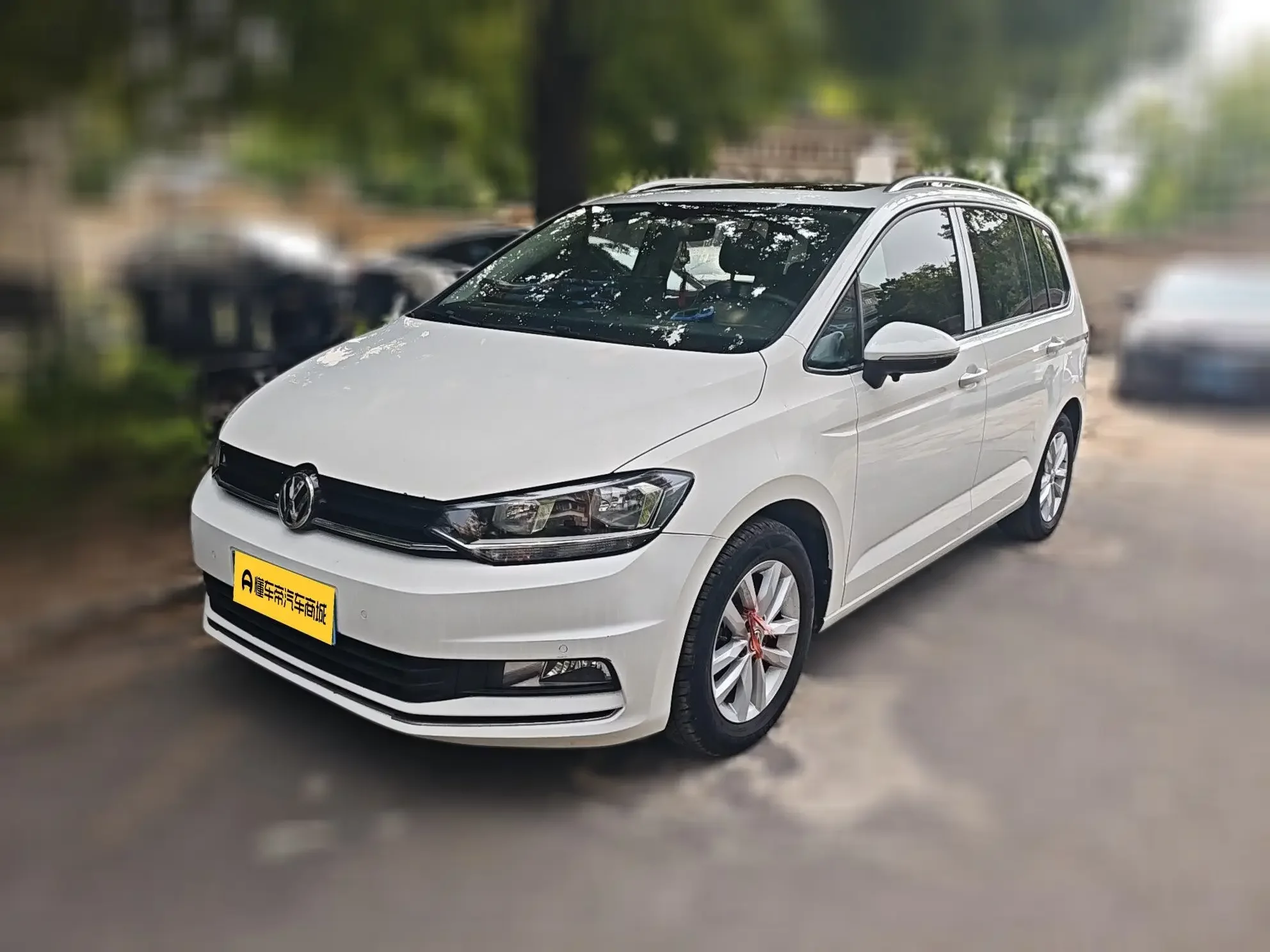Volkswagen Touran L  из Китая