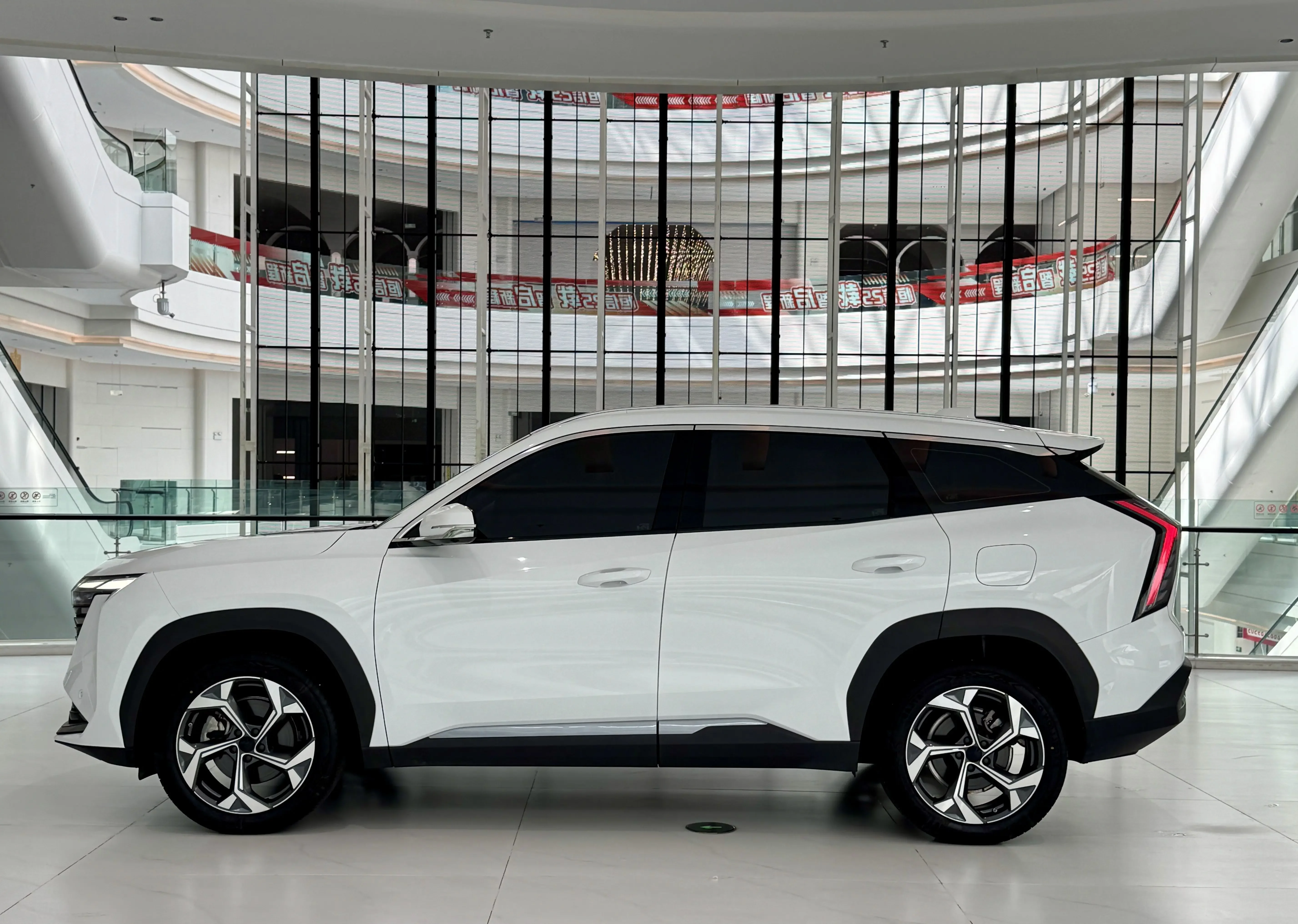Geely Atlas L