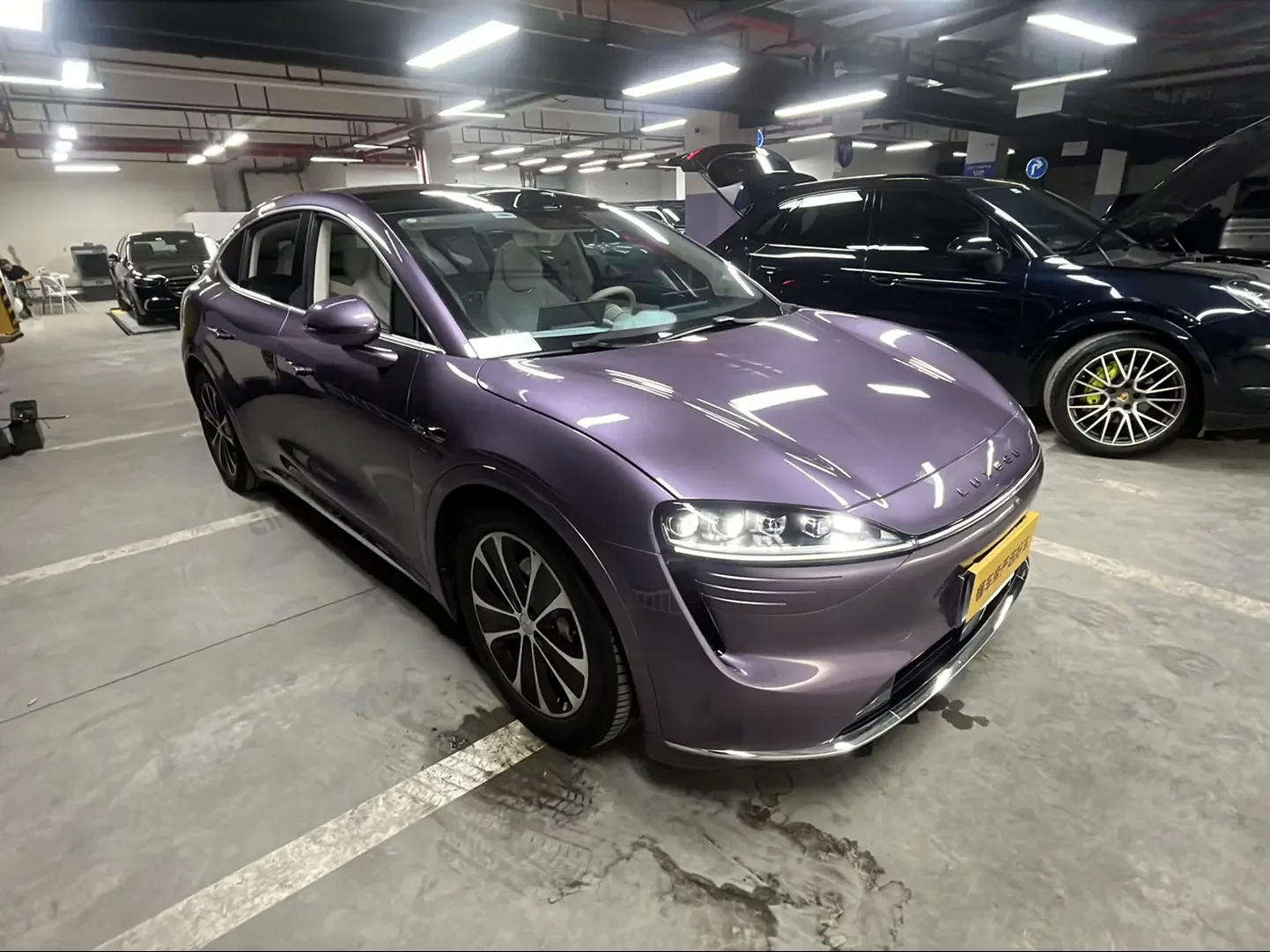 Luxeed Zhijie R7