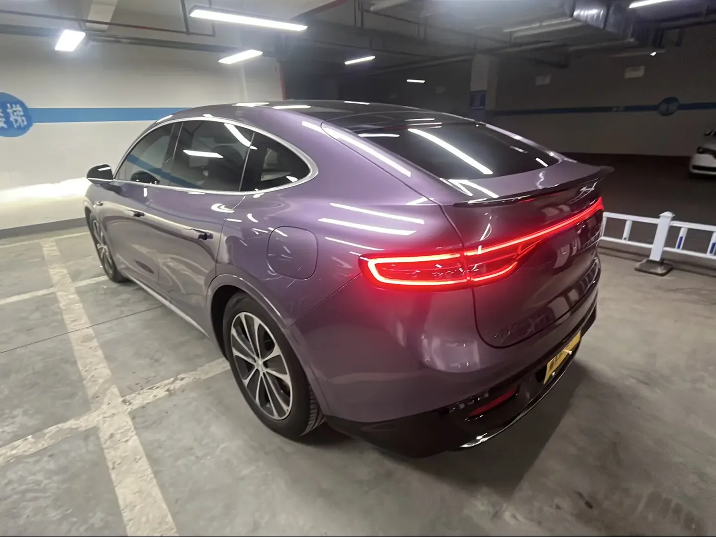 Luxeed Zhijie R7