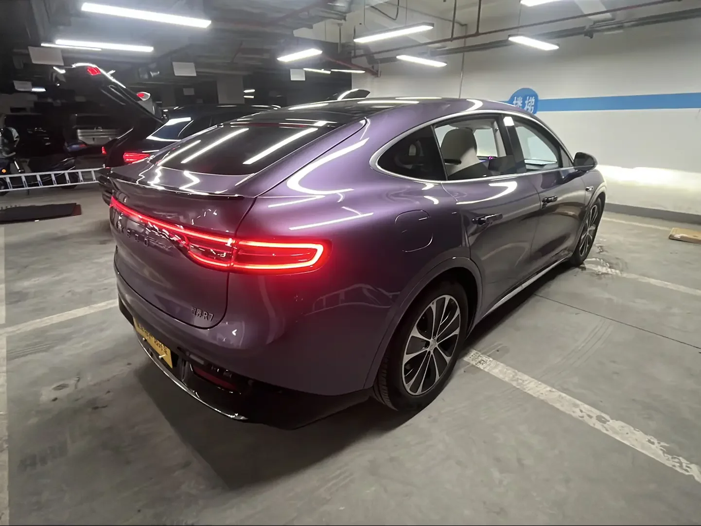 Luxeed Zhijie R7