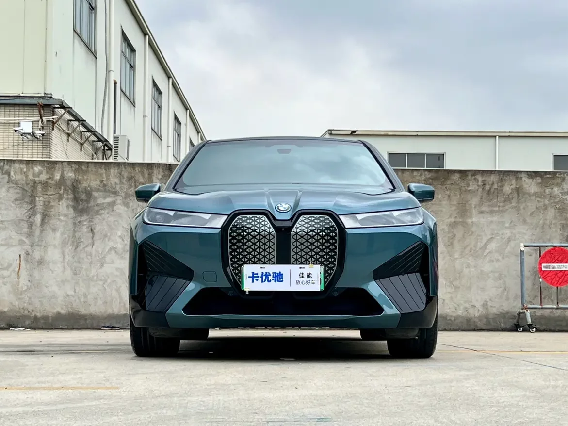 BMW iX  из Китая