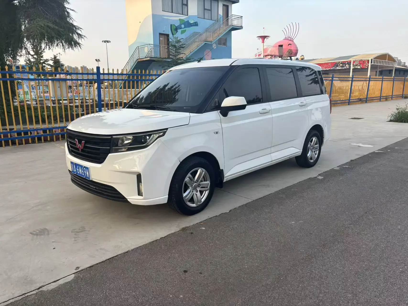 Wuling Hongguang PLUS  из Китая