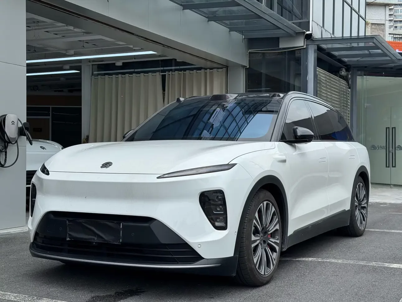 NIO ES8