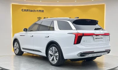 Hongqi E-HS9