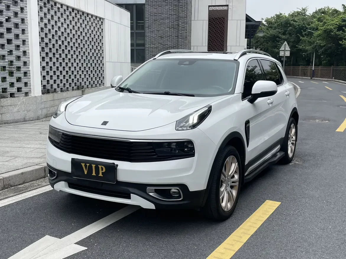 Lynk & Co 01