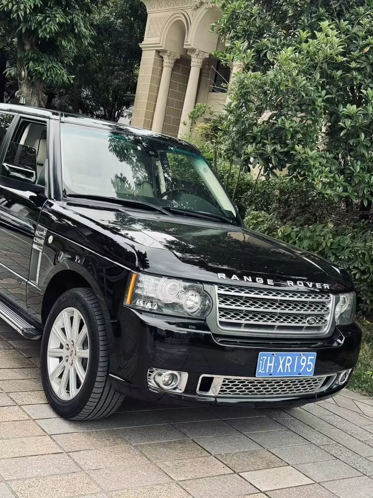 Land Rover range rover