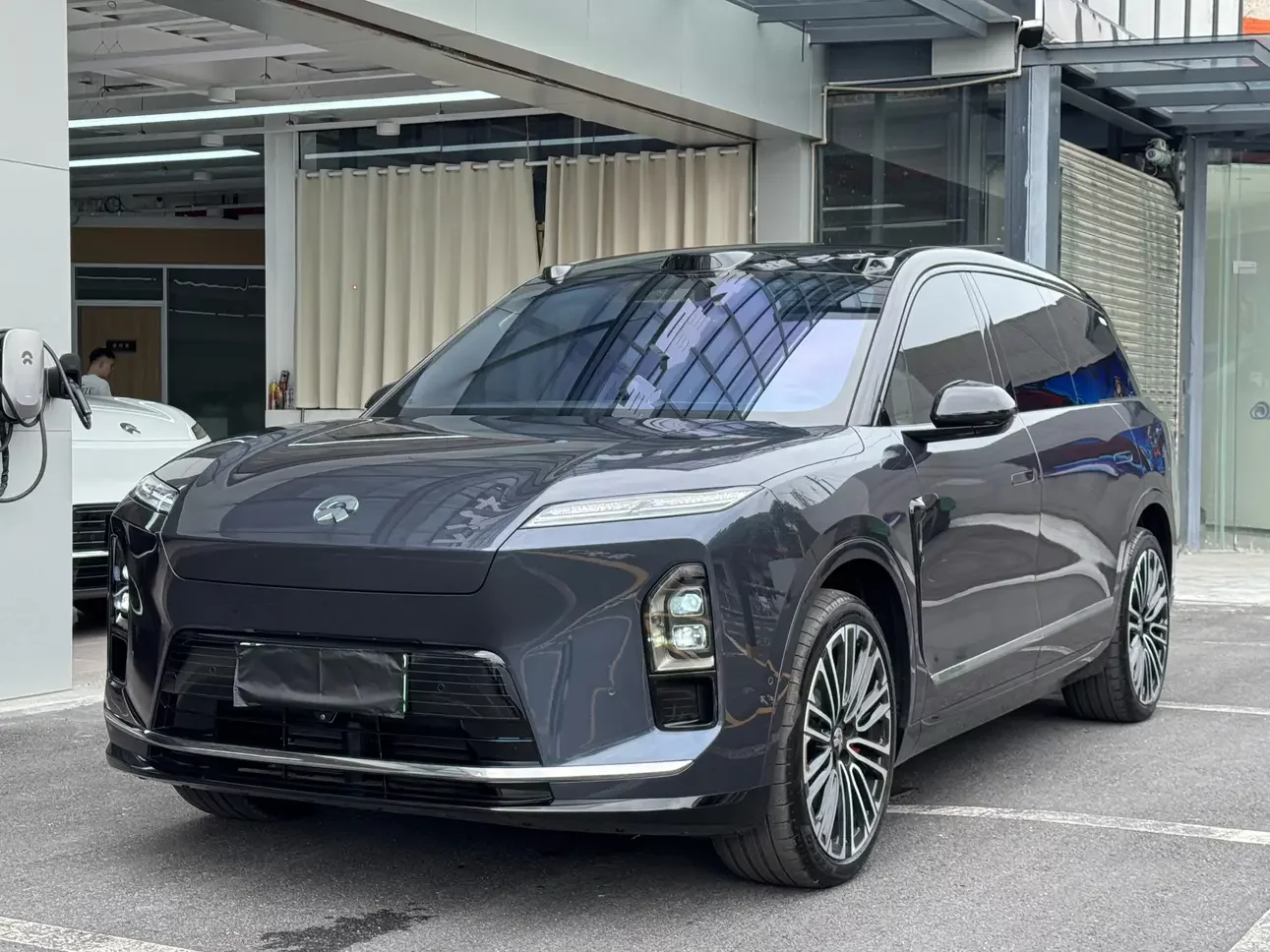 NIO ES8