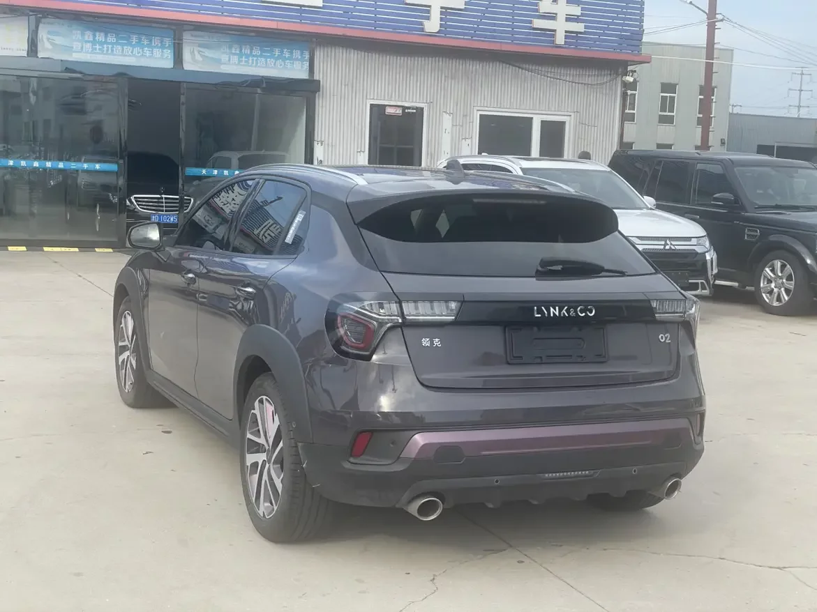Lynk & Co 02