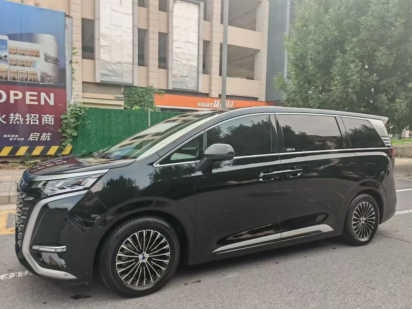 Denza D9 DM