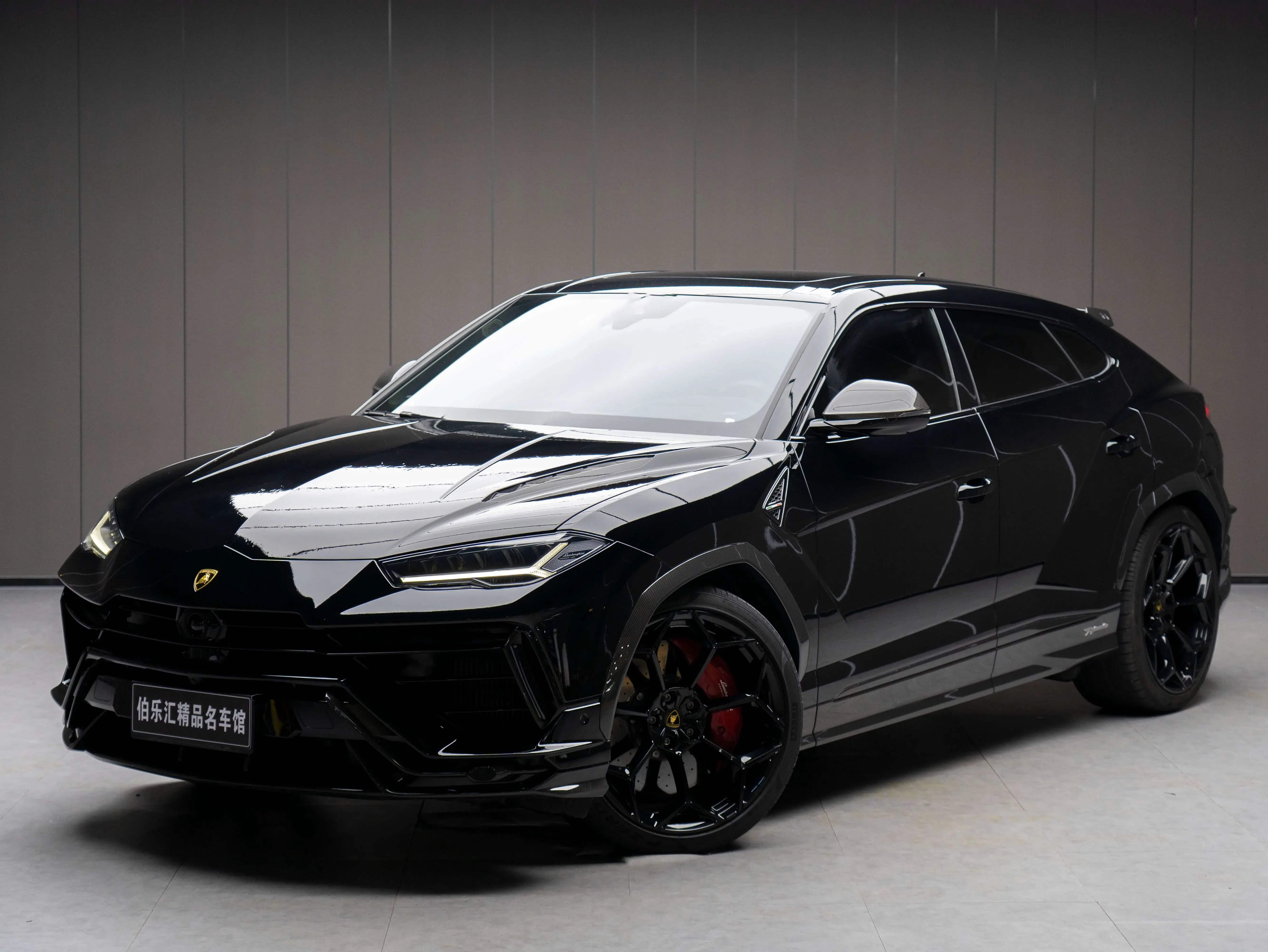 Lamborghini Urus  из Китая
