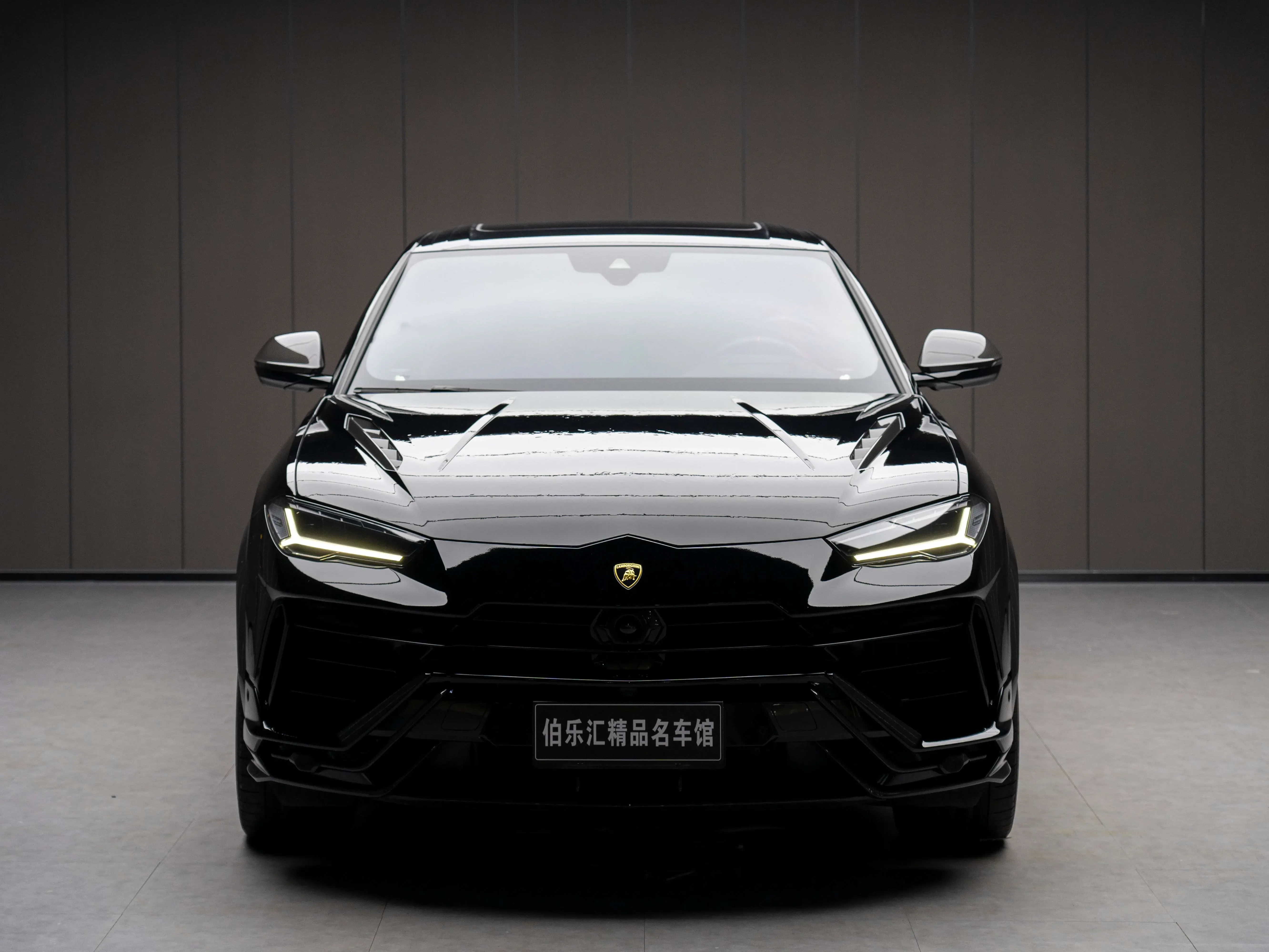 Lamborghini Urus  из Китая