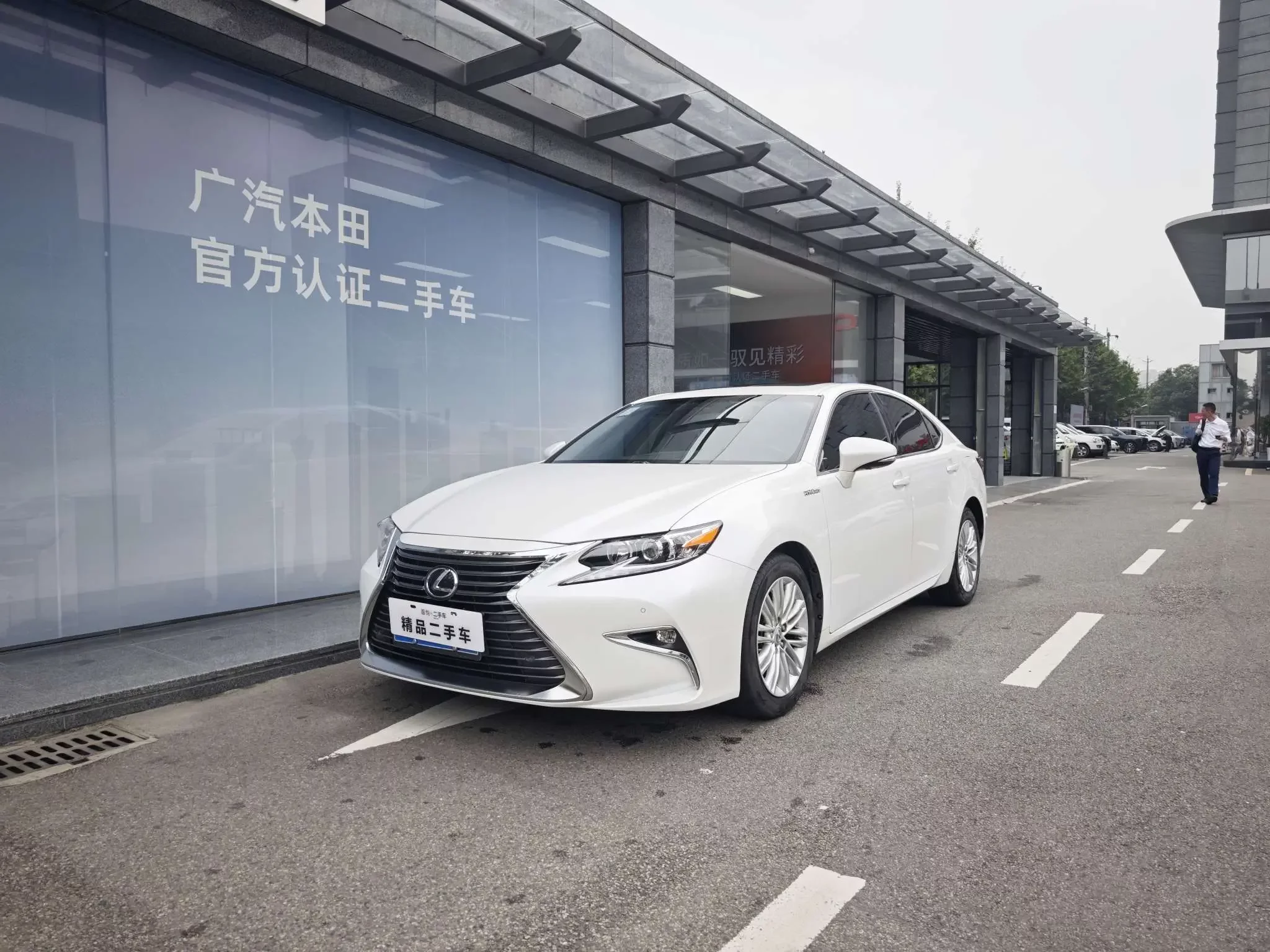Lexus ES