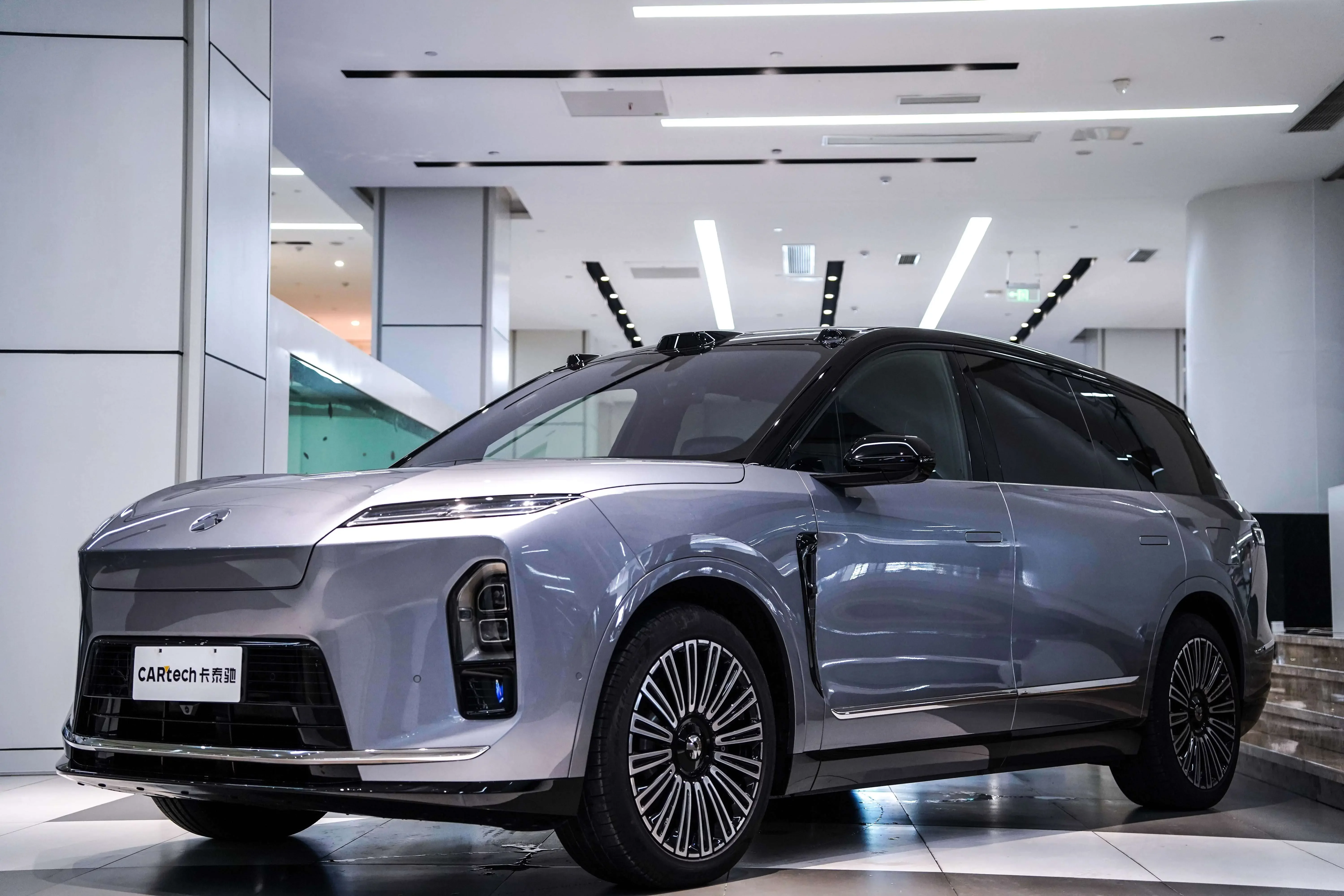 NIO ES8