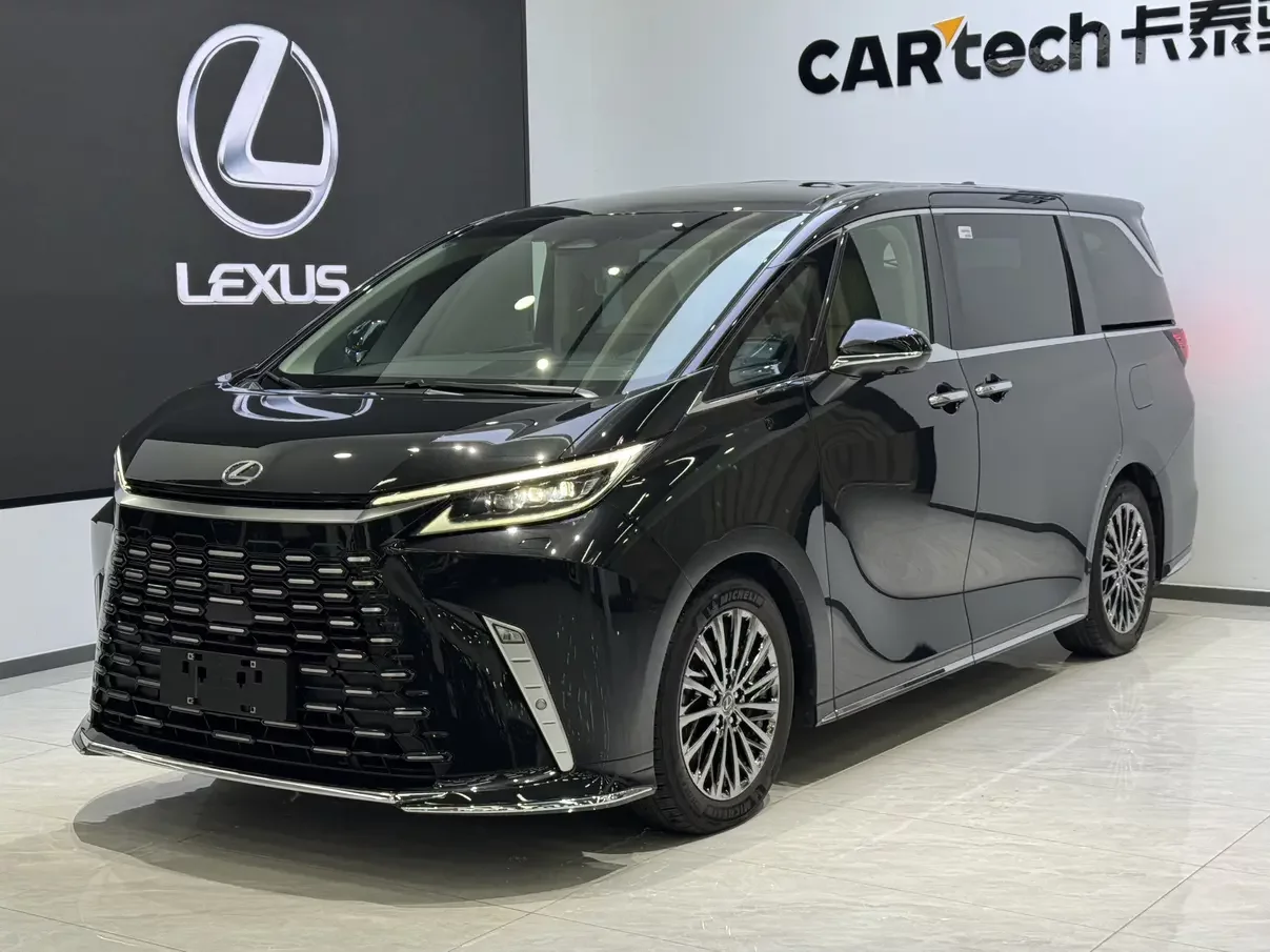 Lexus LM