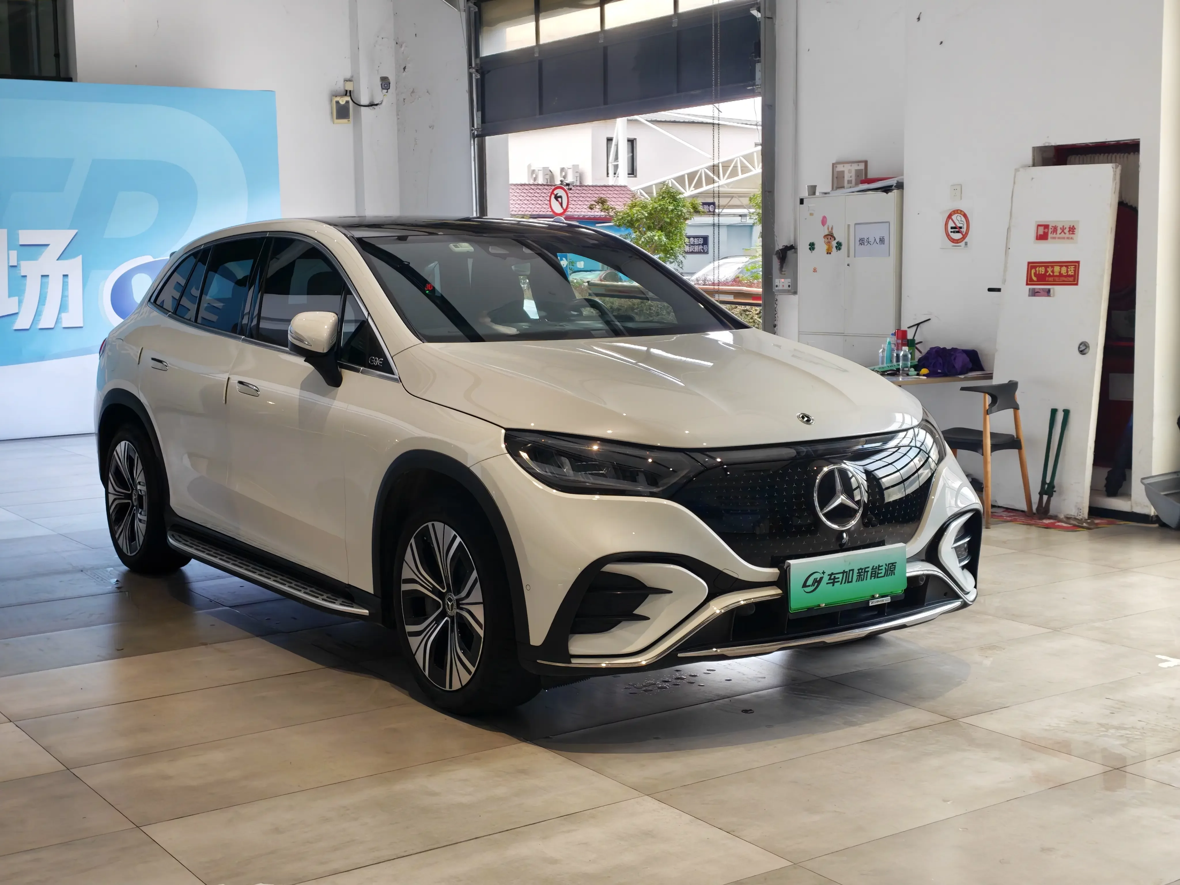 Mercedes-Benz EQE SUV