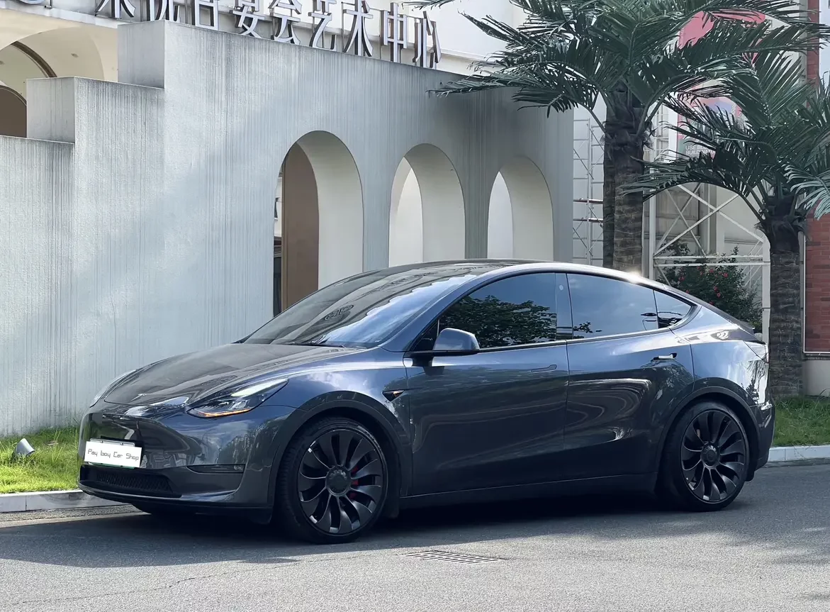 TESLA MODEL Y