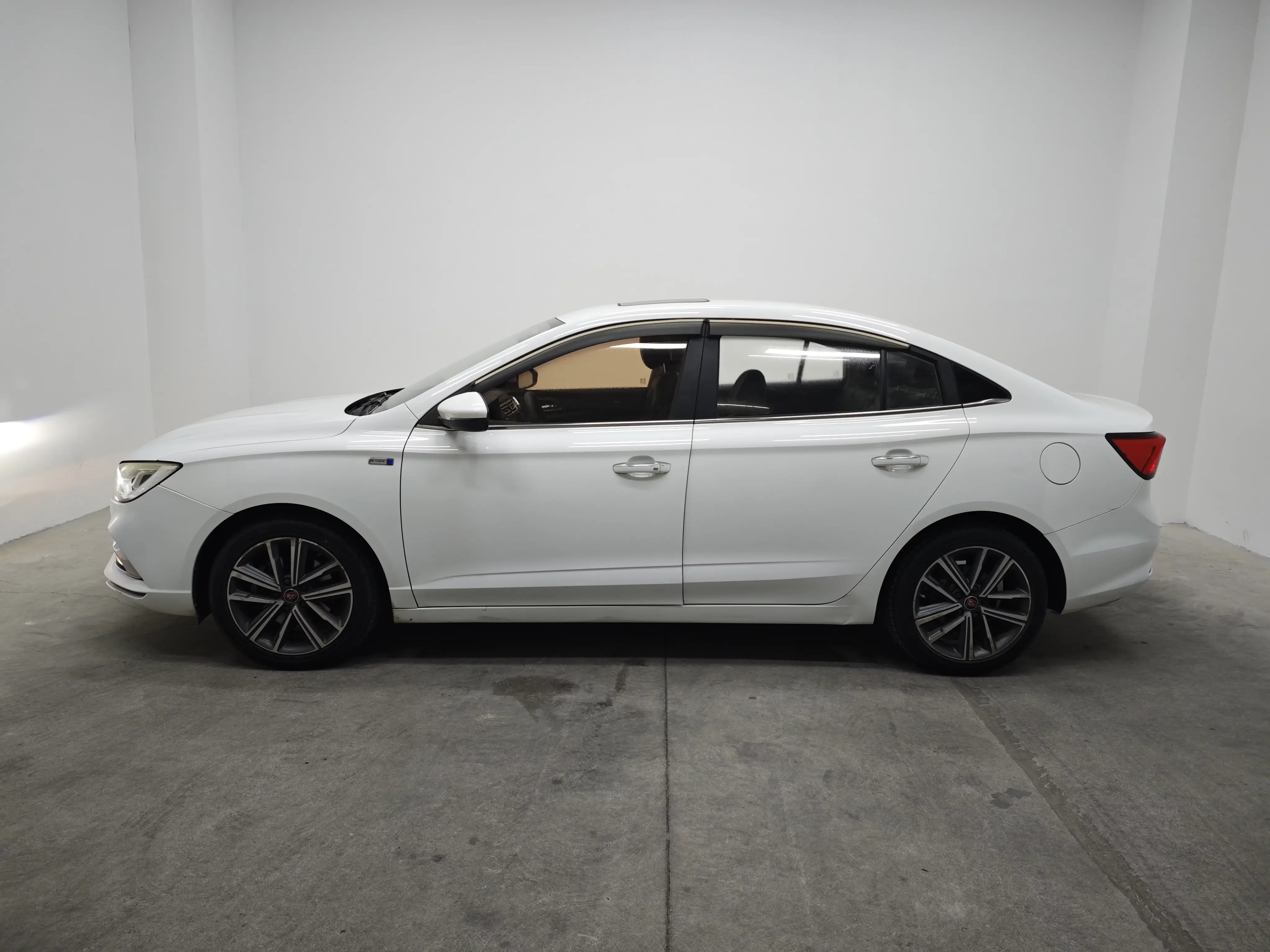 Roewe i5
