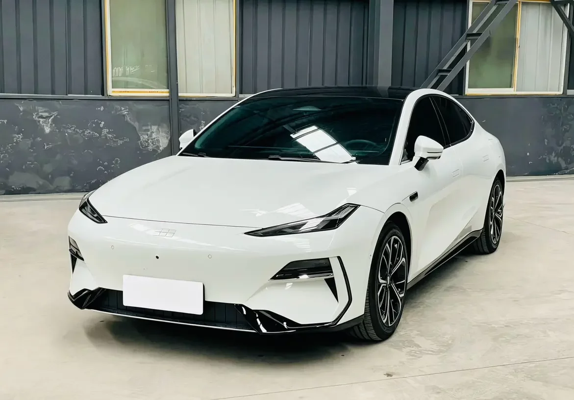 Geely Galaxy E8