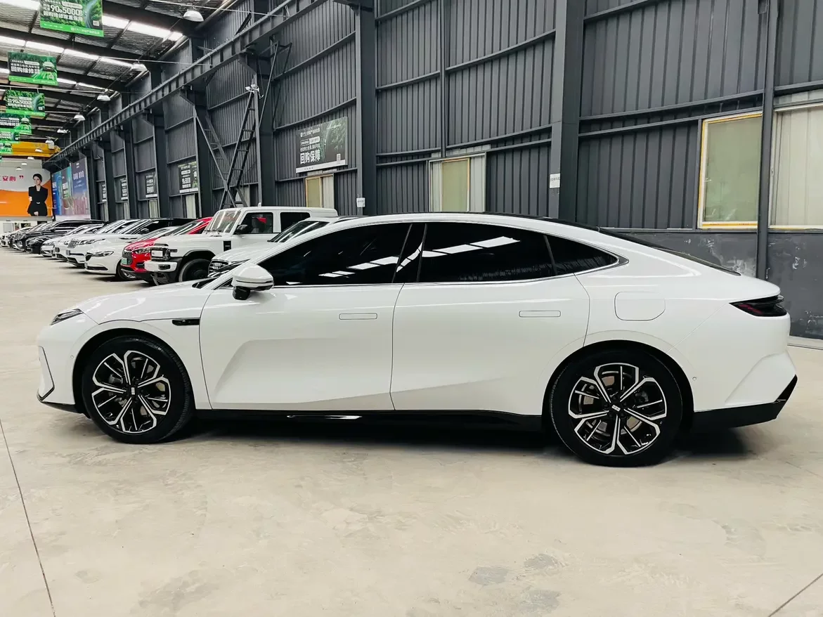 Geely Galaxy E8