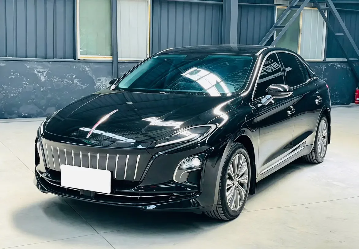 Hongqi E-QM5