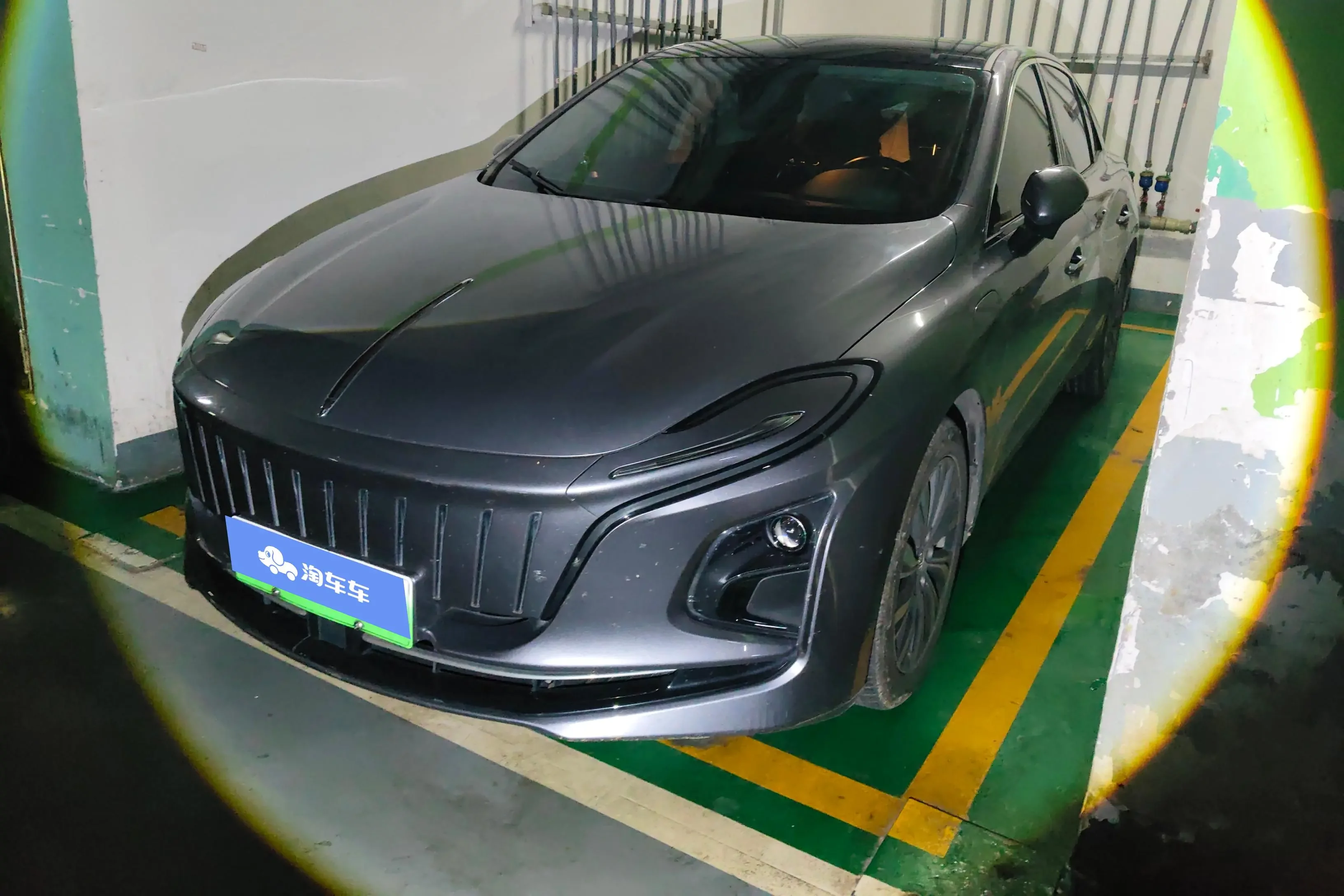 Hongqi E-QM5