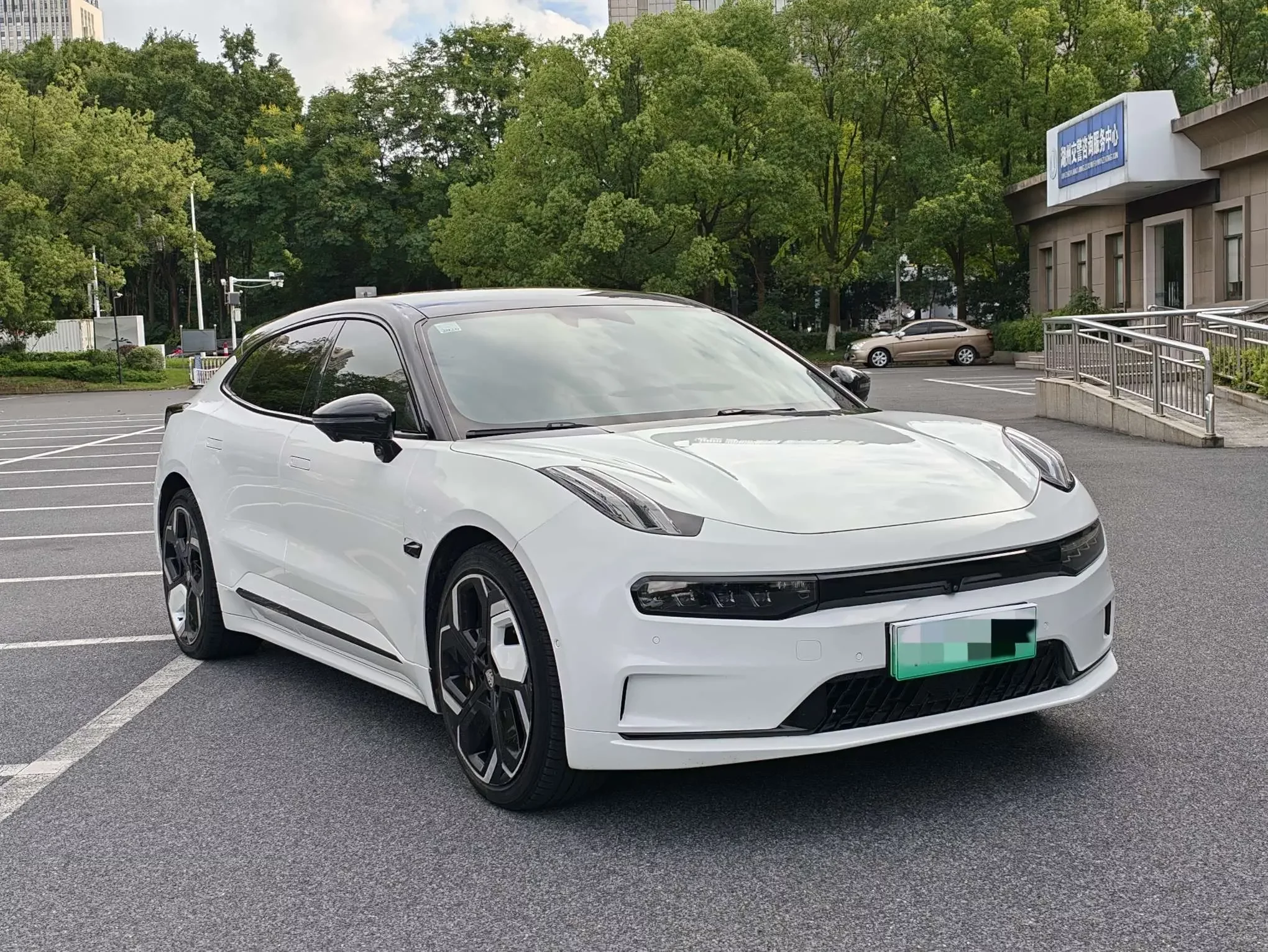 ZEEKR 001