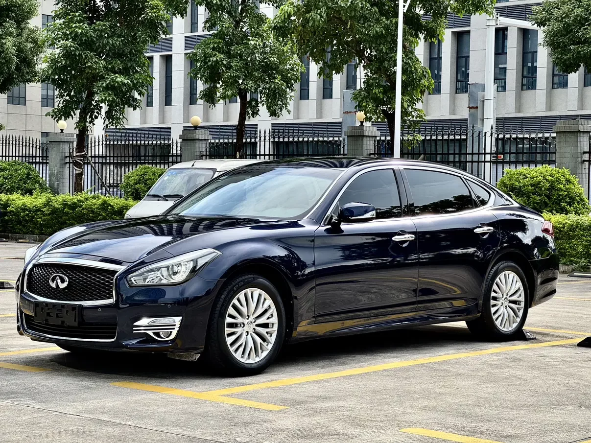 Infiniti Q70