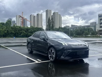 Lynk & Co 03
