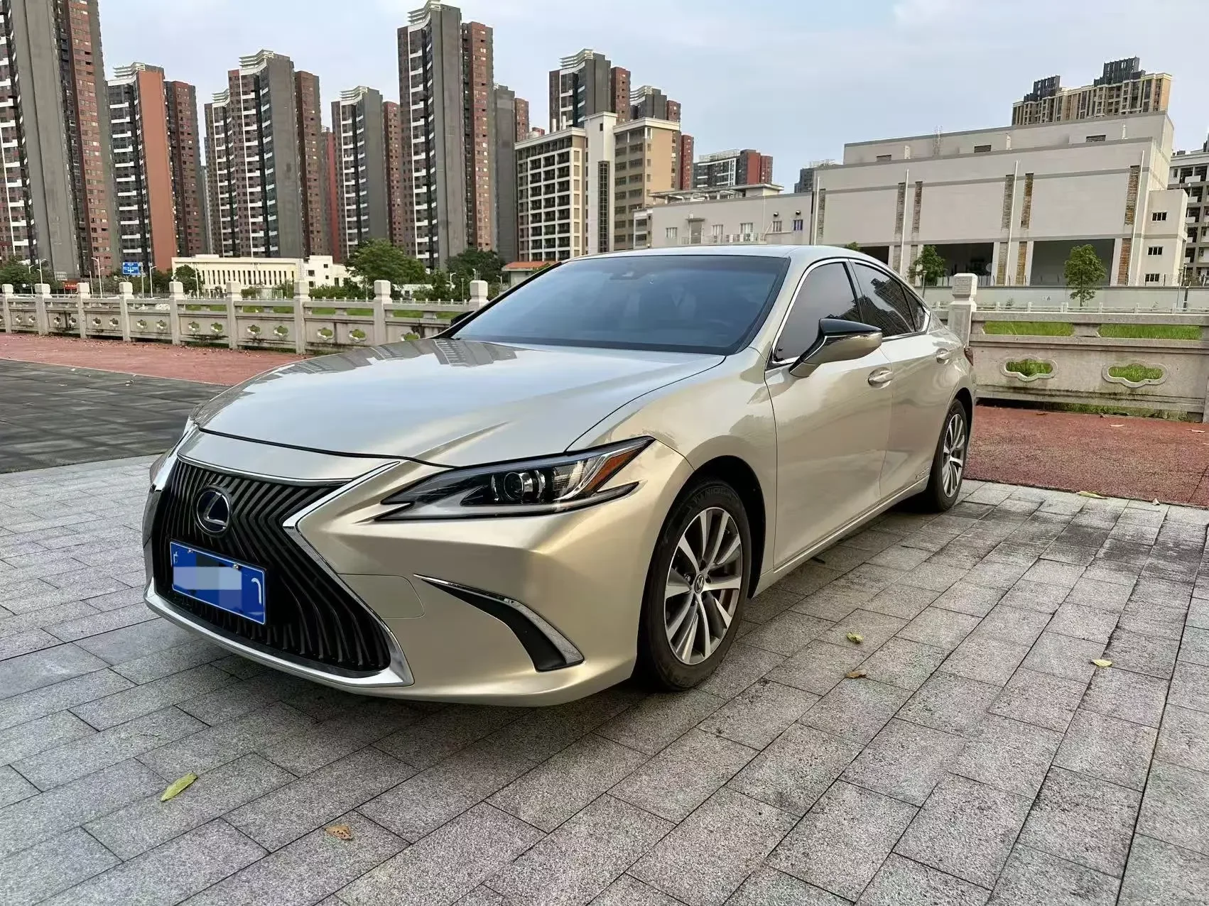 Lexus ES